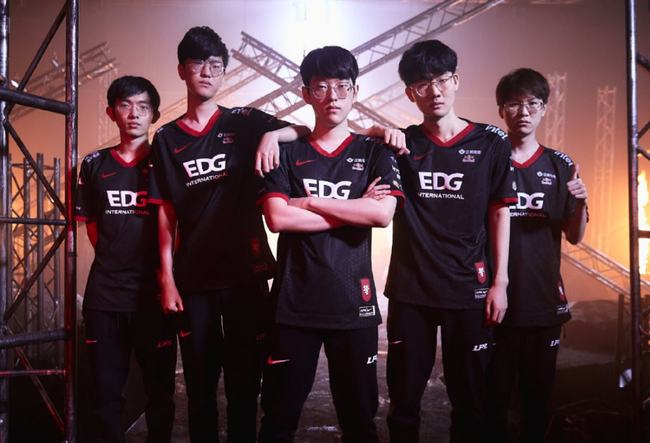 欧洲国家足球联赛：英格兰在最后一轮小组赛中以3比3踢和德国