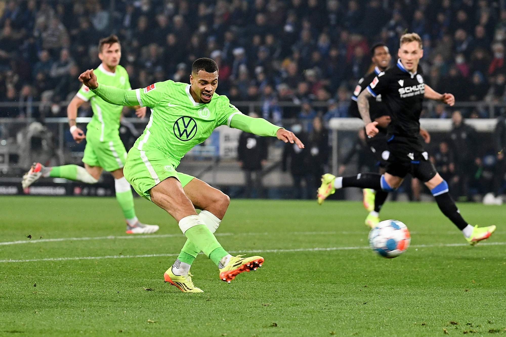 体育直击CBA：总决赛首场对决 广东力克辽宁拿到冠军点