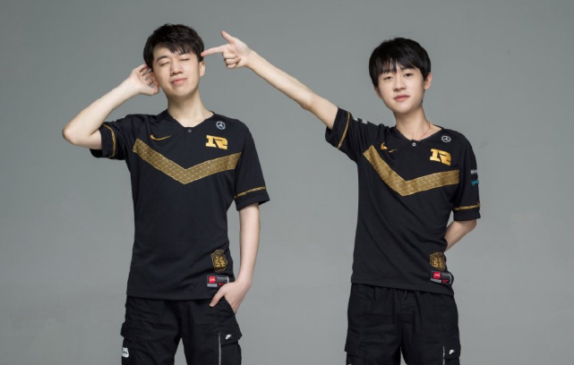 维尼修斯逐 维尼修斯逐